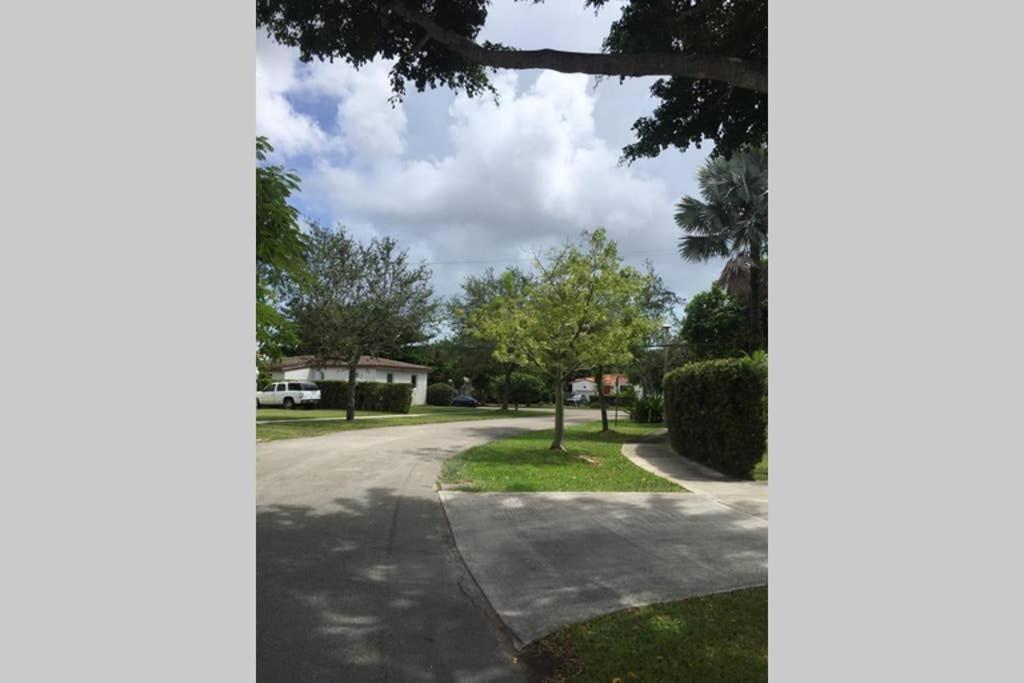 Villa Beautiful Quiet Neighborhood Miami Exterior foto